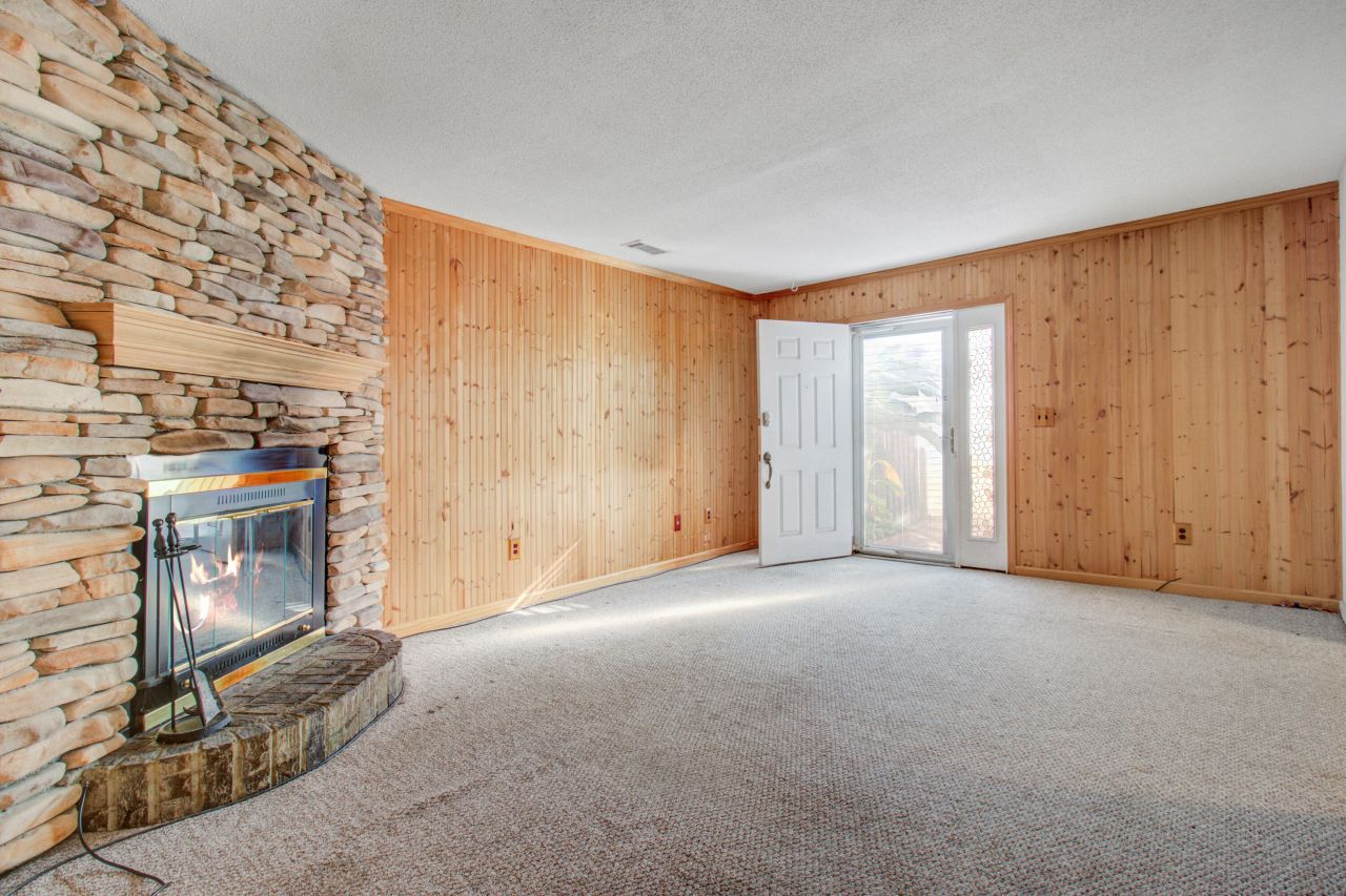 2932 Cathedral Lane Photo 17