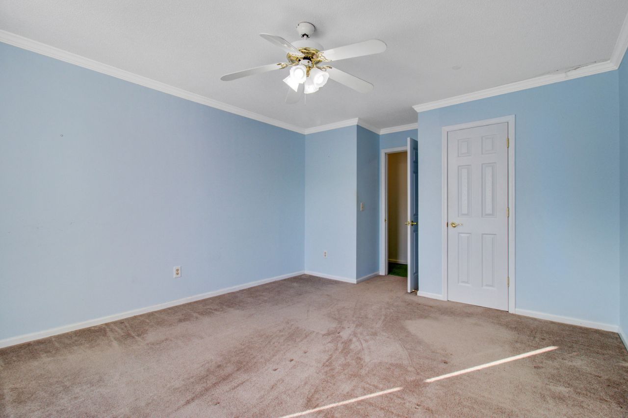 2932 Cathedral Lane Photo 32