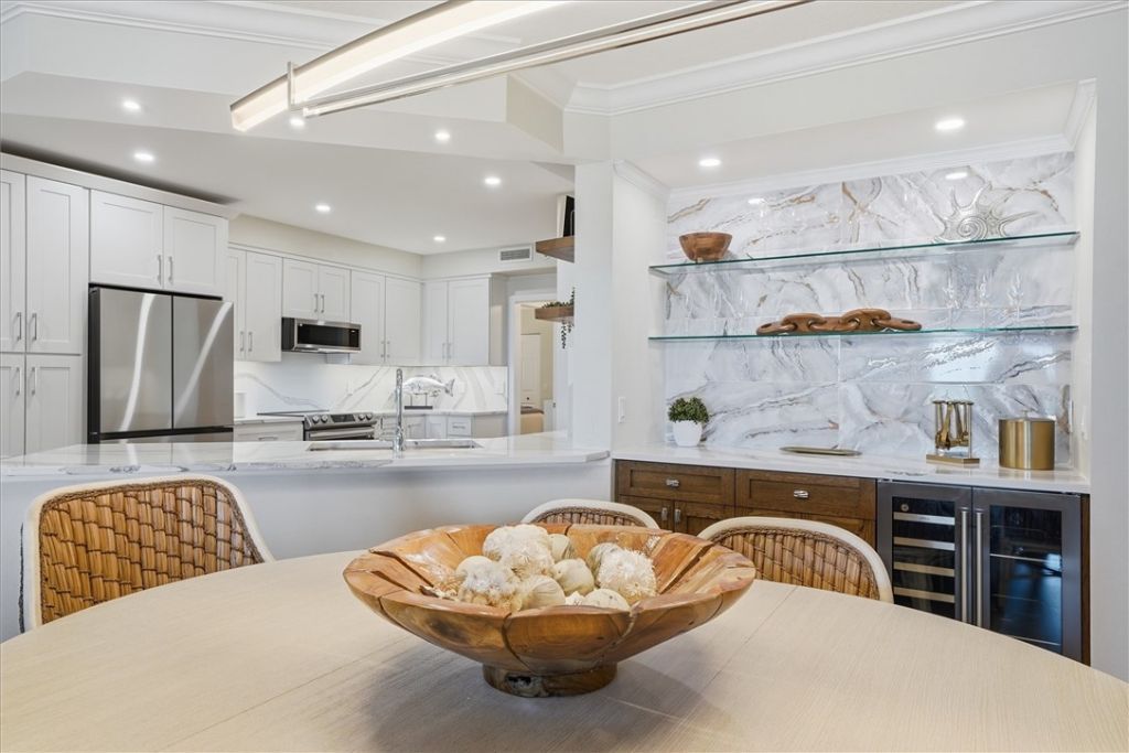 8814 S Sea Oaks Way, Unit 304, Vero Beach, FL 32963 Photo