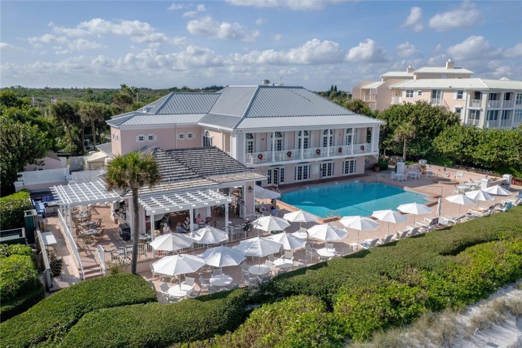 8814 S Sea Oaks Way, Unit 304, Vero Beach, FL 32963 Photo