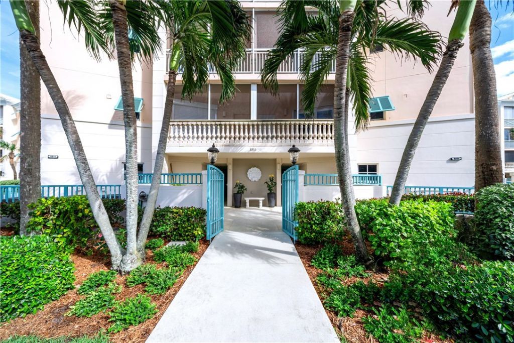 8814 S Sea Oaks Way, Unit 304, Vero Beach, FL 32963 Photo