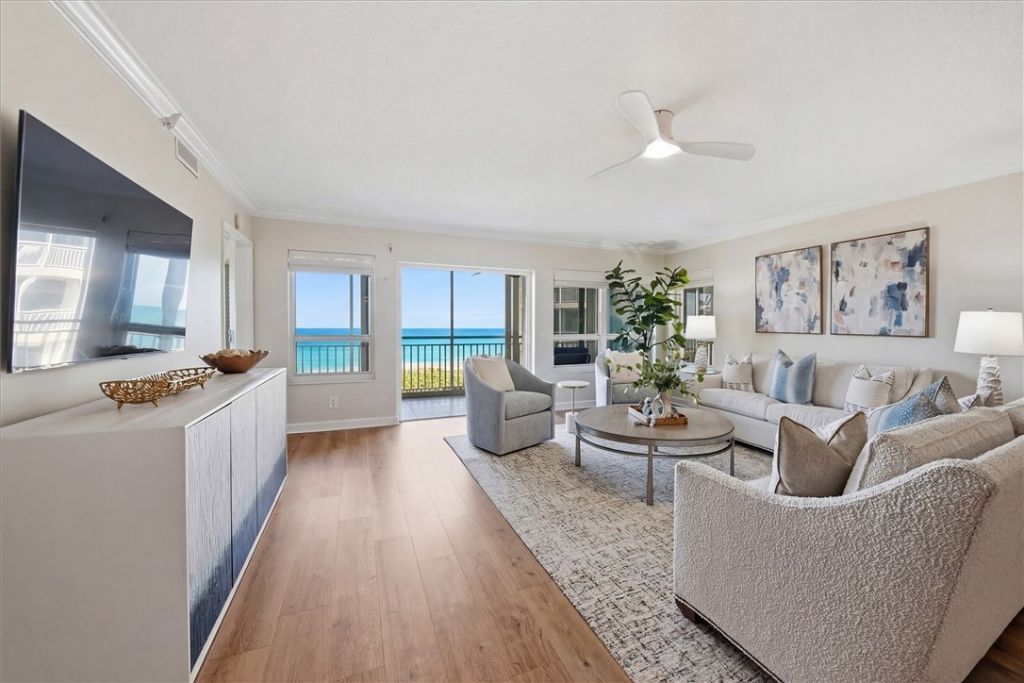 8814 S Sea Oaks Way, Unit 304, Vero Beach, FL 32963 Photo