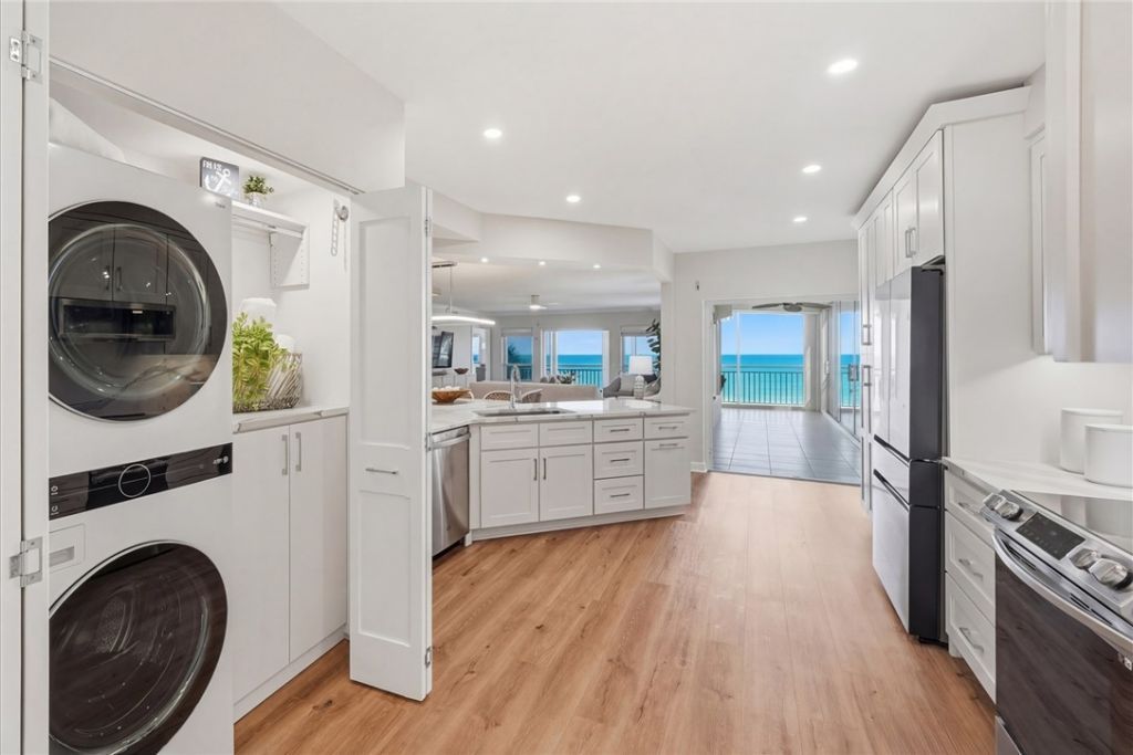 8814 S Sea Oaks Way, Unit 304, Vero Beach, FL 32963 Photo