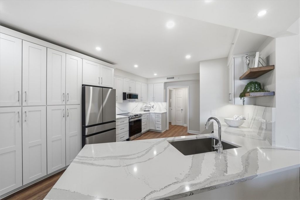 8814 S Sea Oaks Way, Unit 304, Vero Beach, FL 32963 Photo