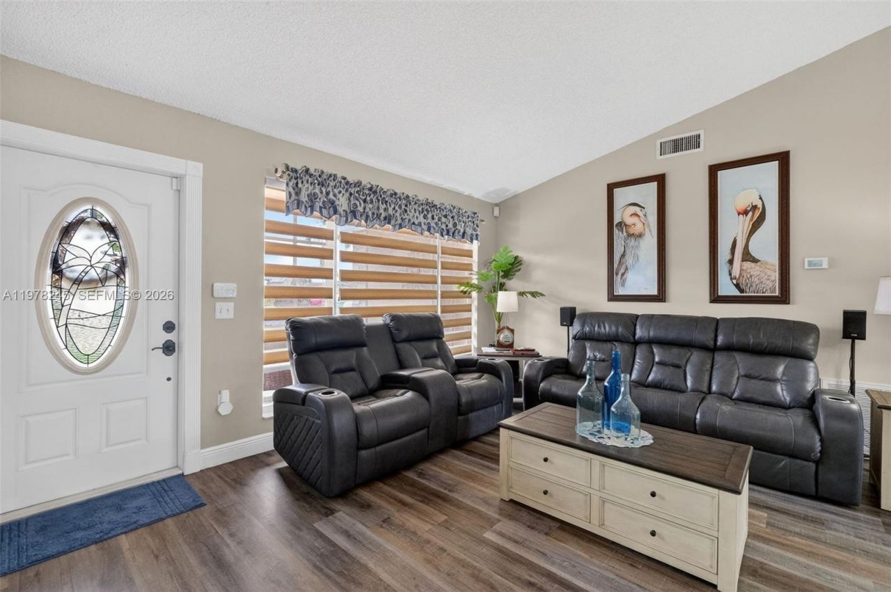 9291 NW 11th Ct, Pembroke Pines, FL 33024 Photo