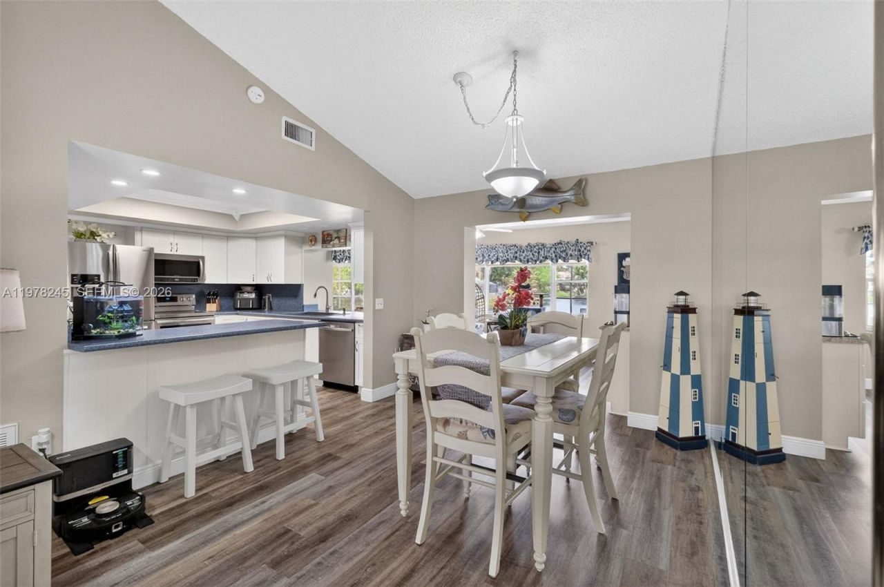 9291 NW 11th Ct , Pembroke Pines, FL 33024 Photo