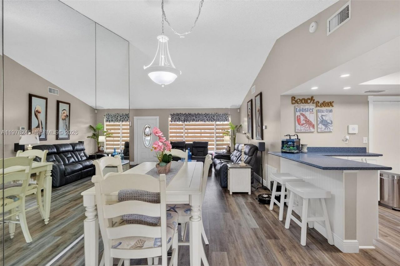 9291 NW 11th Ct, Pembroke Pines, FL 33024 Photo