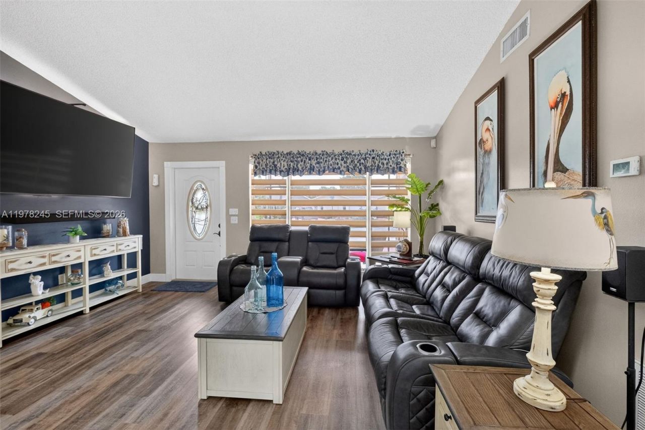 9291 NW 11th Ct , Pembroke Pines, FL 33024 Photo