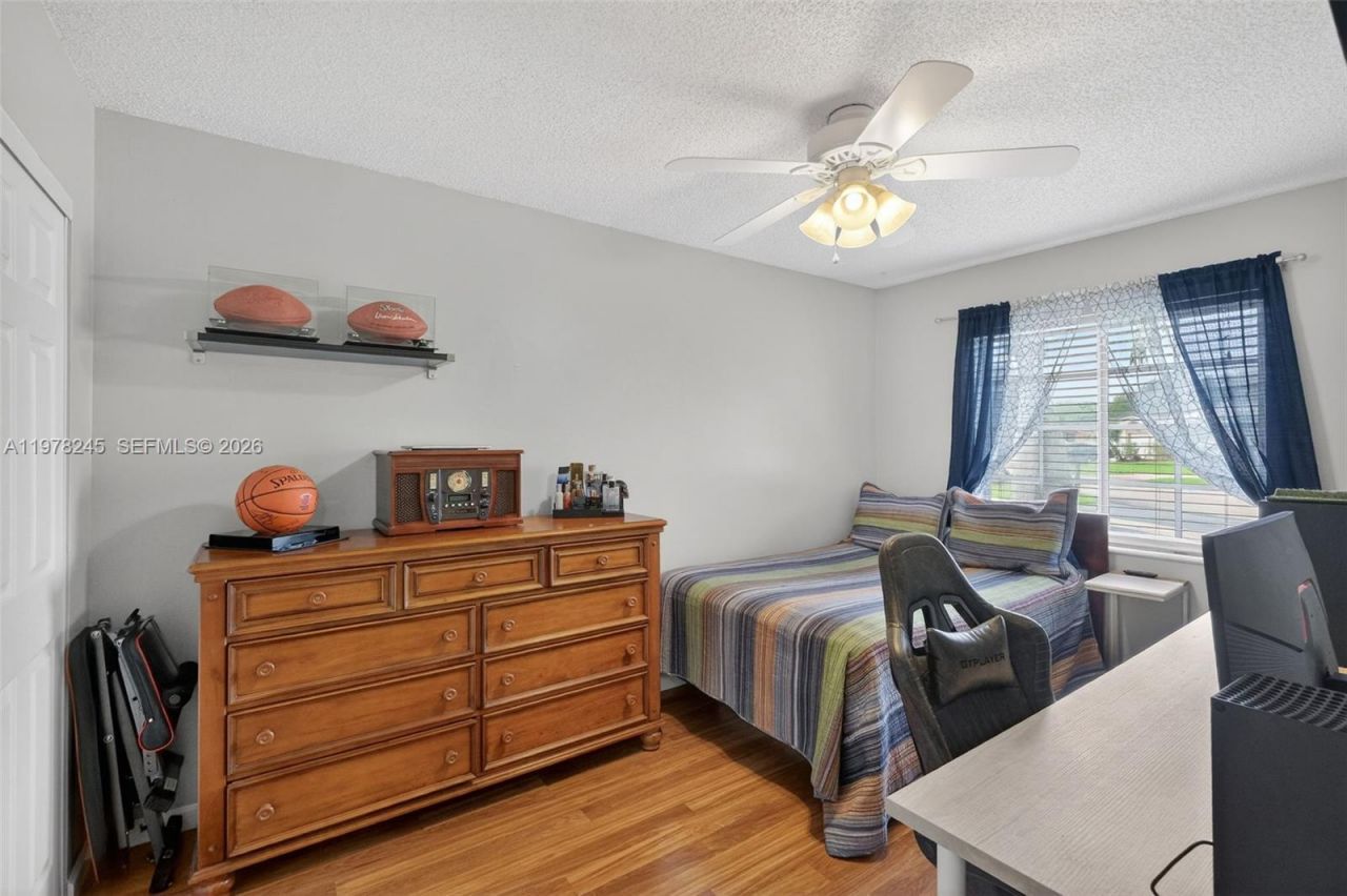 9291 NW 11th Ct , Pembroke Pines, FL 33024 Photo