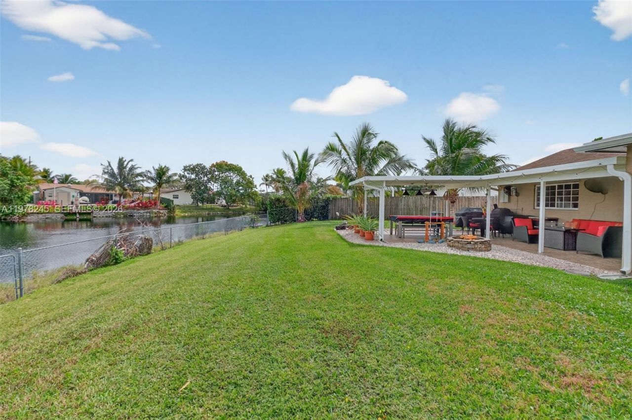 9291 NW 11th Ct , Pembroke Pines, FL 33024 Photo