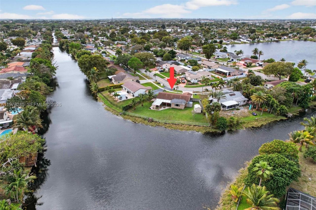 9291 NW 11th Ct , Pembroke Pines, FL 33024 Photo