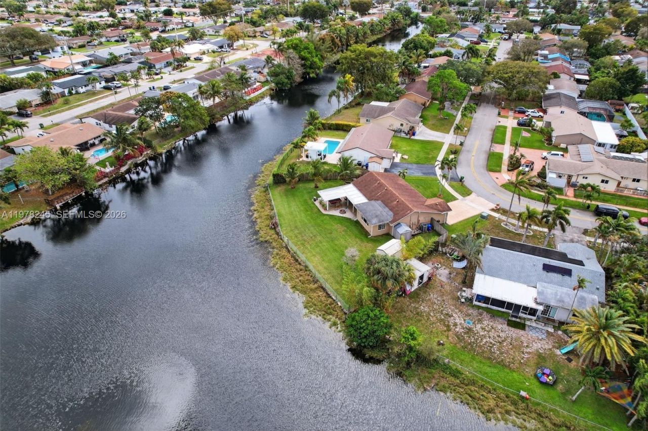 9291 NW 11th Ct , Pembroke Pines, FL 33024 Photo