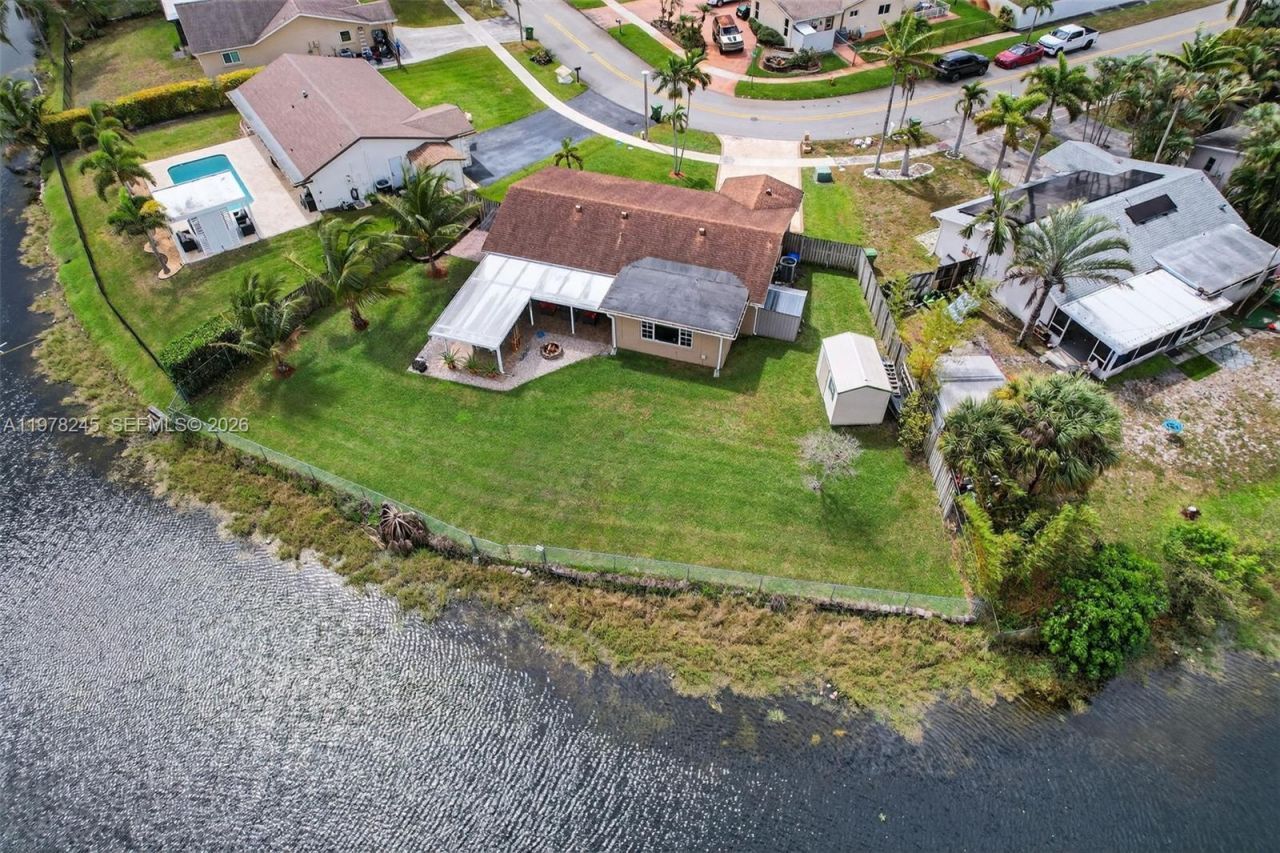 9291 NW 11th Ct , Pembroke Pines, FL 33024 Photo