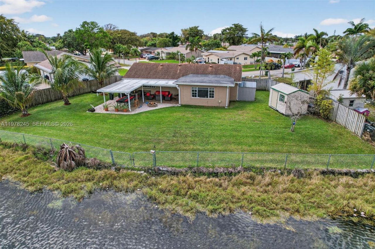 9291 NW 11th Ct , Pembroke Pines, FL 33024 Photo