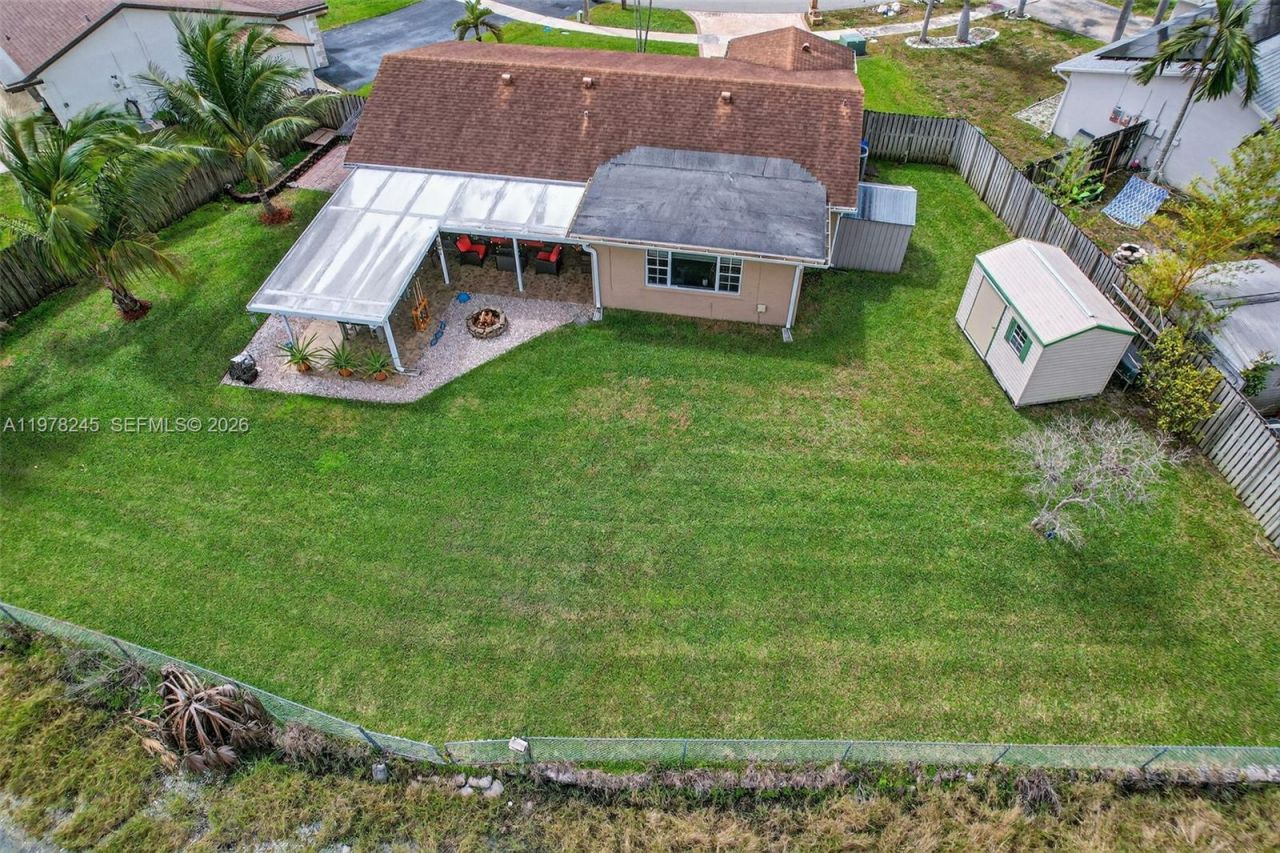 9291 NW 11th Ct, Pembroke Pines, FL 33024 Photo