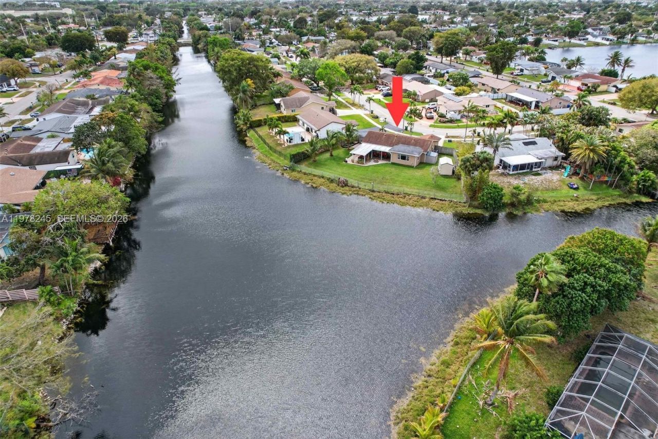 9291 NW 11th Ct , Pembroke Pines, FL 33024 Photo