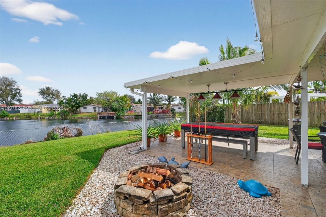 9291 NW 11th Ct , Pembroke Pines, FL 33024 Photo