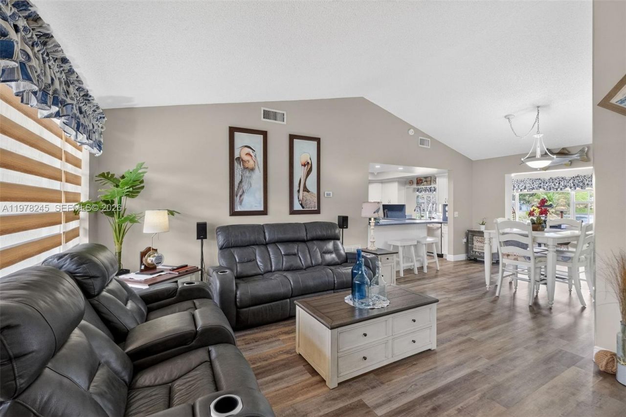 9291 NW 11th Ct, Pembroke Pines, FL 33024 Photo