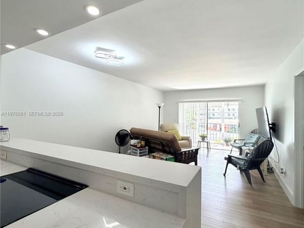 1101 Hillcrest Ct, Unit 206, Hollywood, FL 33021