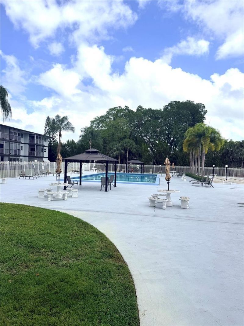 1101 Hillcrest Ct, Unit 206, Hollywood, FL 33021 Photo