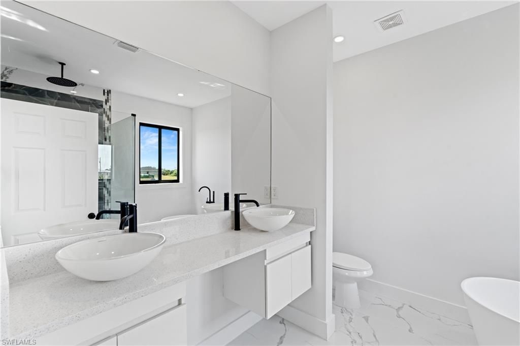 2027 NE 18th St , Cape Coral, FL 33909 Photo