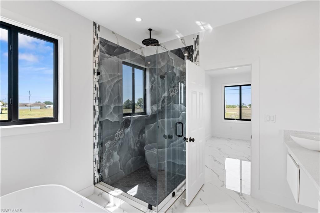 2027 NE 18th St , Cape Coral, FL 33909 Photo