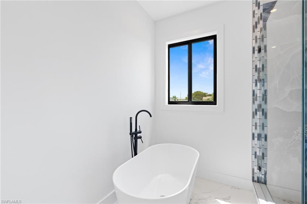 2027 NE 18th St , Cape Coral, FL 33909 Photo