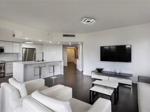 19900 E Country Club Dr , Unit 311, Aventura, FL 33180