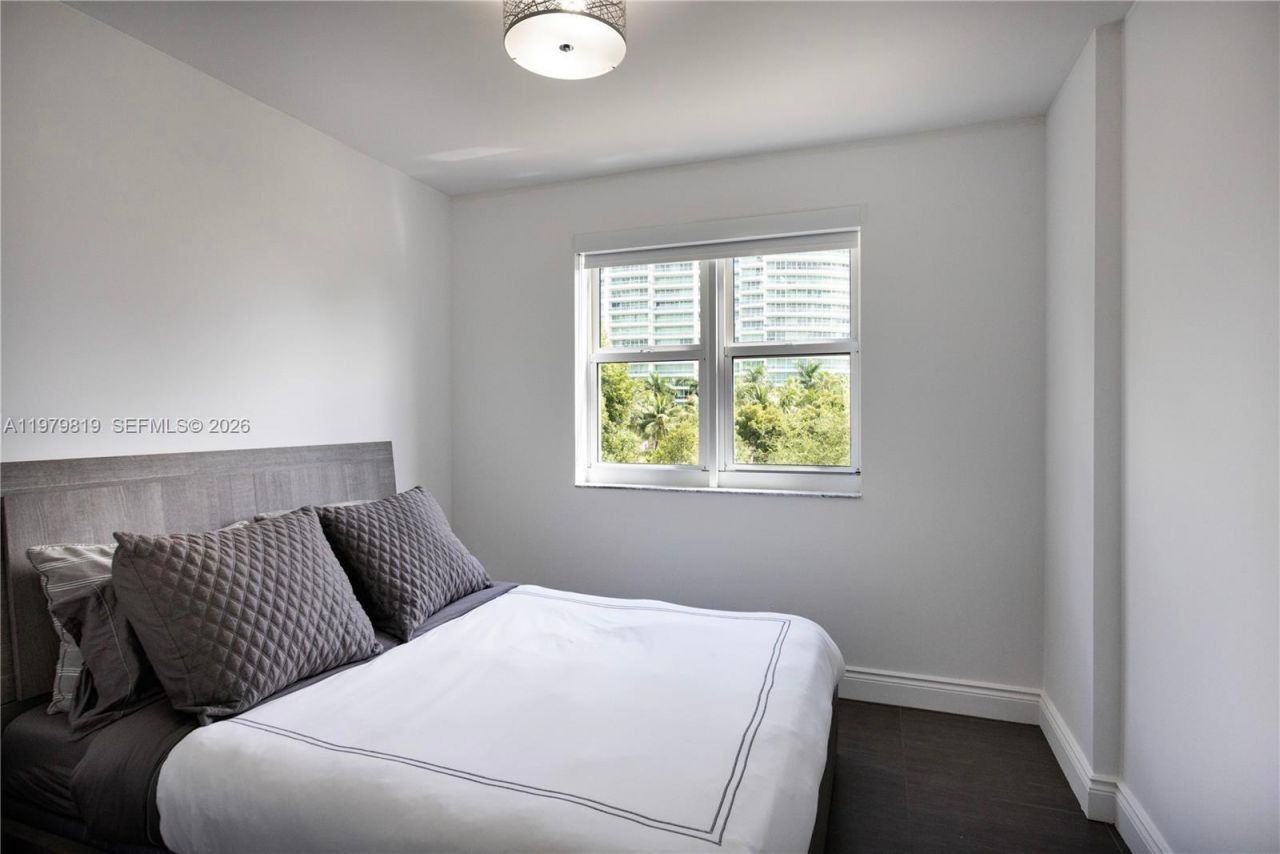 19900 E Country Club Dr , Unit 311, Aventura, FL 33180 Photo