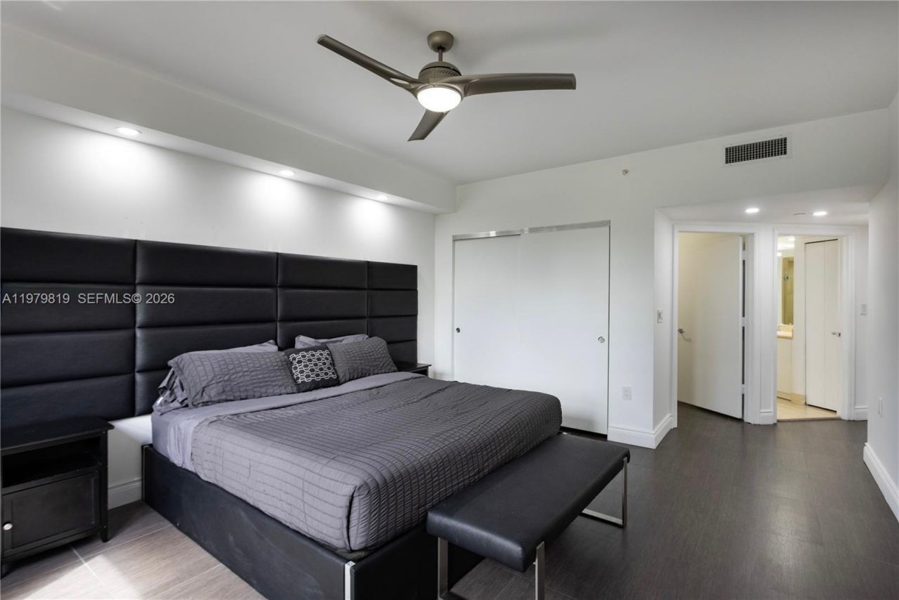 19900 E Country Club Dr , Unit 311, Aventura, FL 33180 Photo