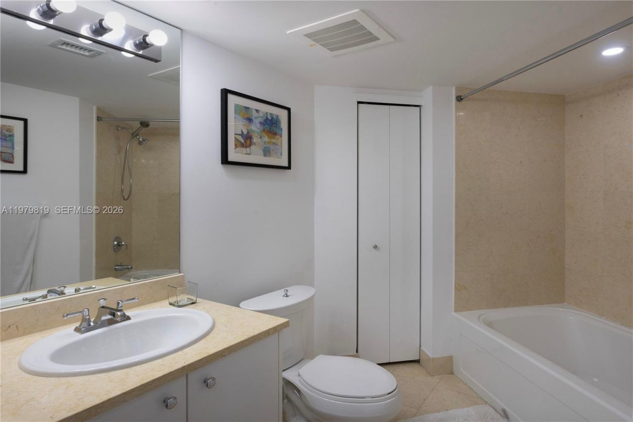 19900 E Country Club Dr , Unit 311, Aventura, FL 33180 Photo