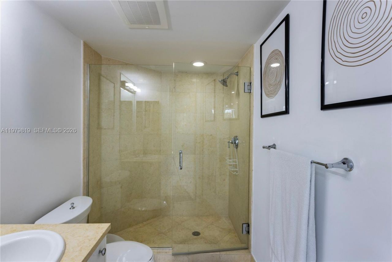 19900 E Country Club Dr , Unit 311, Aventura, FL 33180 Photo