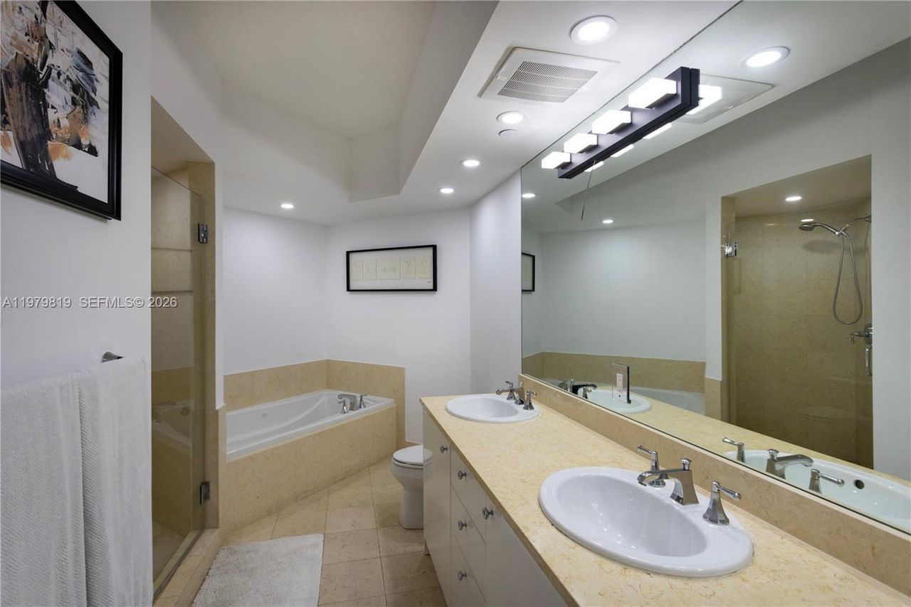 19900 E Country Club Dr , Unit 311, Aventura, FL 33180 Photo