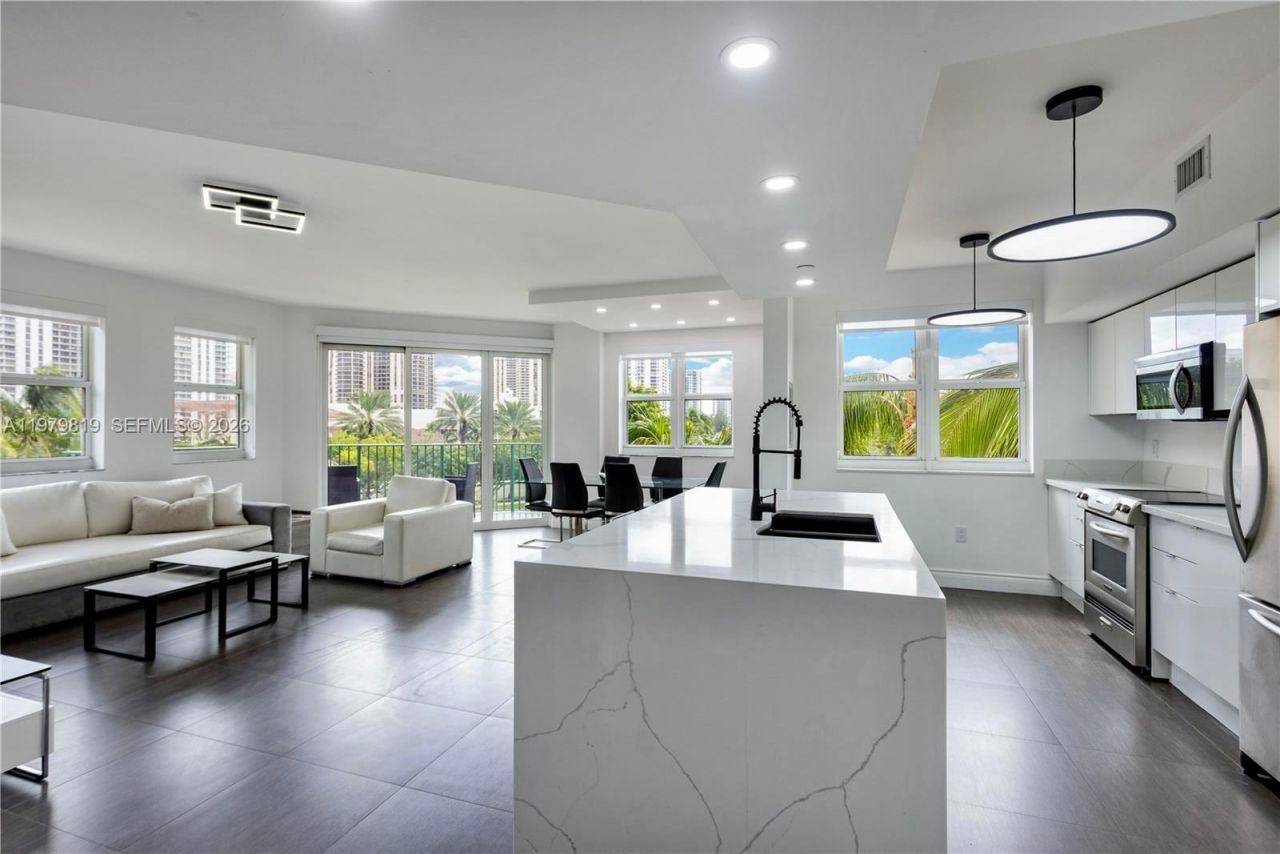 19900 E Country Club Dr , Unit 311, Aventura, FL 33180 Photo