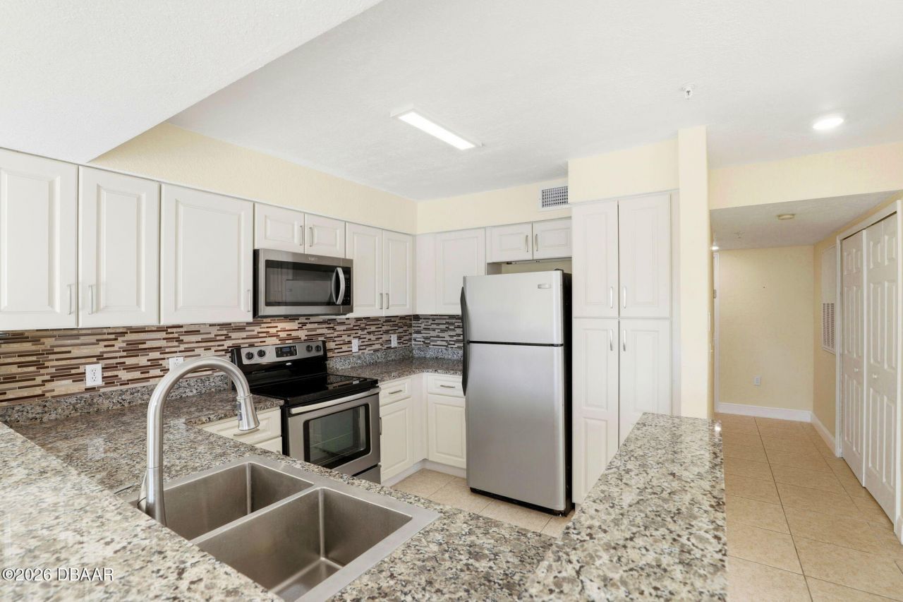 13839 Fairway Island Drive, Unit 111, Orlando, FL 32837 Photo
