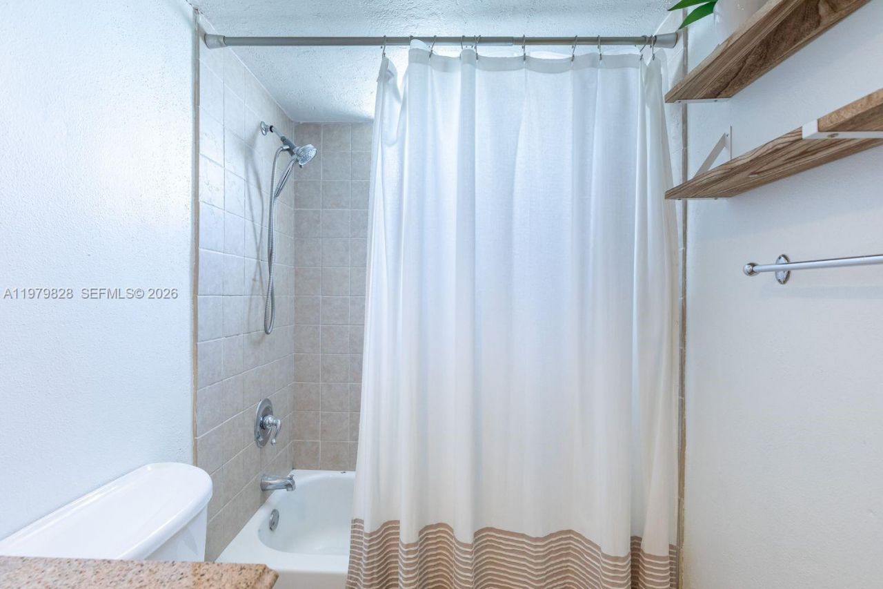 6884 N Kendall Dr, Unit C401, Pinecrest, FL 33156 Photo