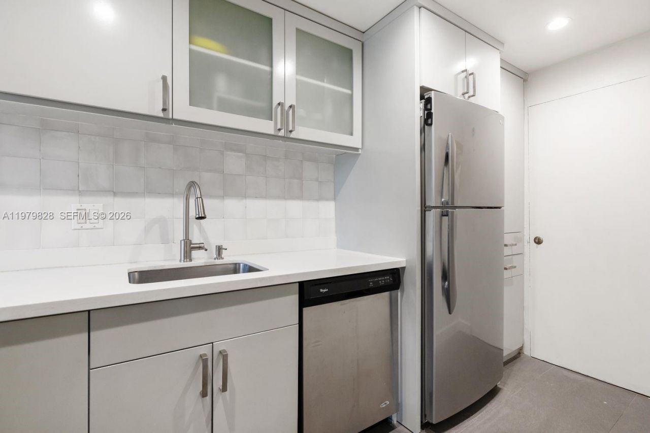 6884 N Kendall Dr, Unit C401, Pinecrest, FL 33156 Photo