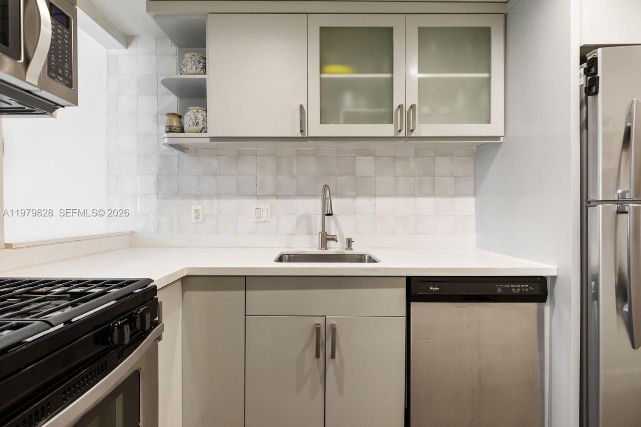 6884 N Kendall Dr, Unit C401, Pinecrest, FL 33156 Photo