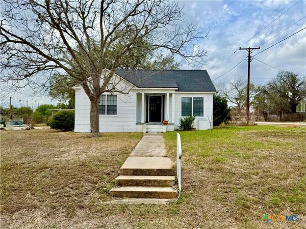 150 N Chilton Avenue , Goliad, TX 77963