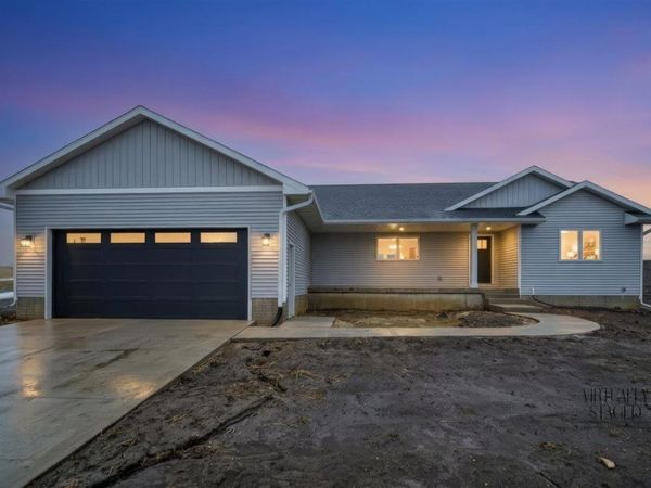 1513 Prairie Drive, Grundy Center, IA 50638