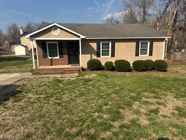 8 Kings Forest Court , Greensboro, NC 27405