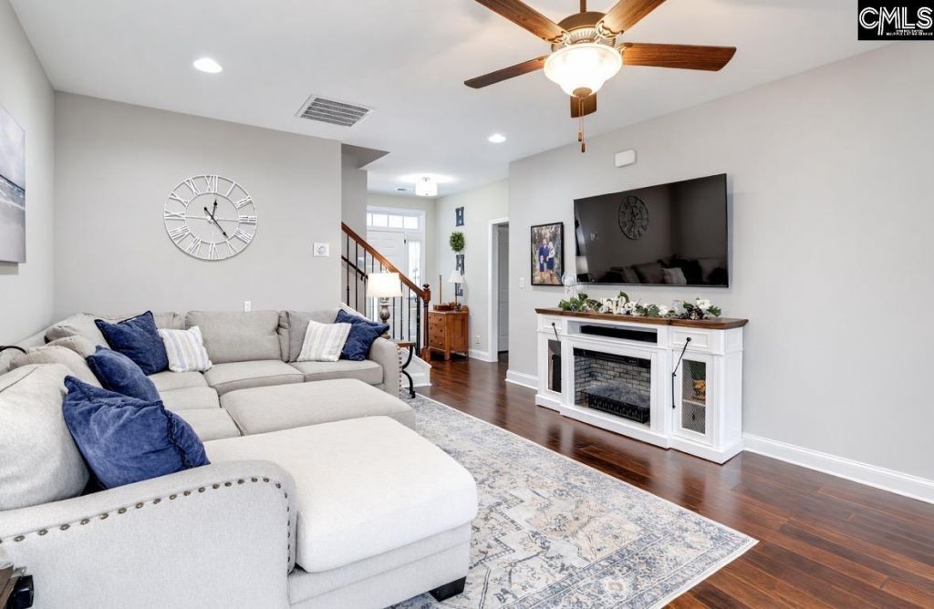 76 Driftwood Avenue Photo 4