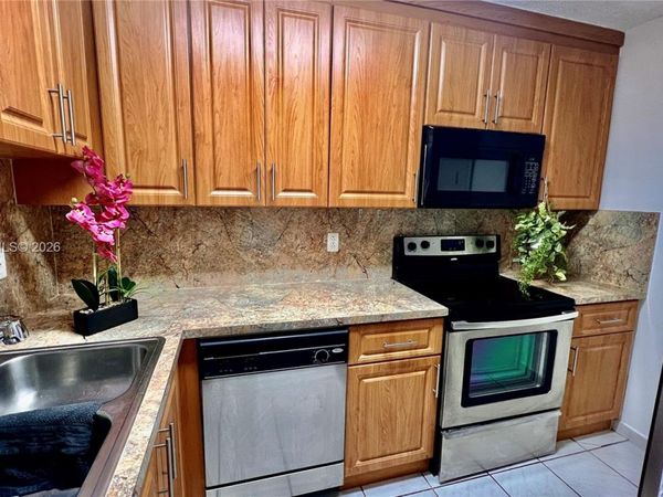 809 Twin Lakes Dr, Unit 32-A, Coral Springs, FL 33071