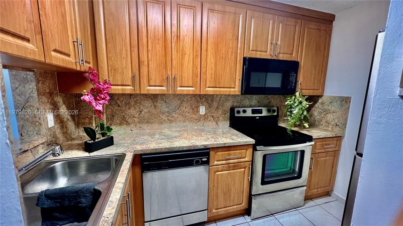 809 Twin Lakes Dr, Unit 32-A, Coral Springs, FL 33071 Photo