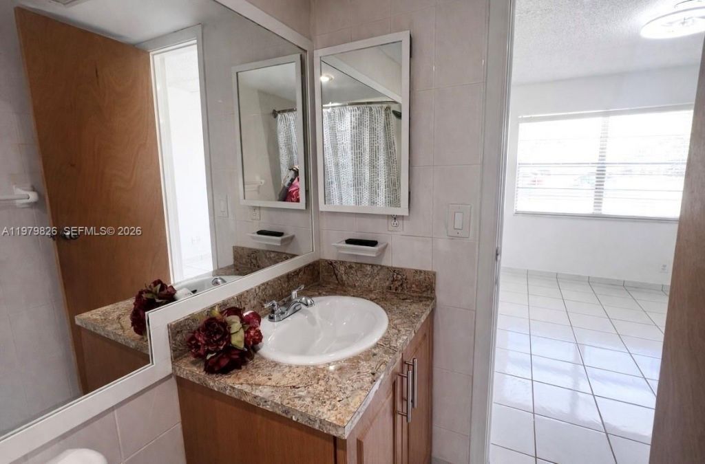 809 Twin Lakes Dr, Unit 32-A, Coral Springs, FL 33071 Photo