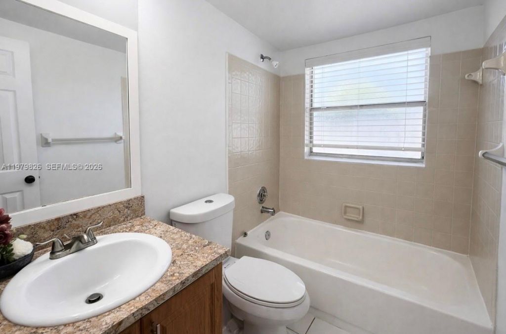 809 Twin Lakes Dr, Unit 32-A, Coral Springs, FL 33071 Photo