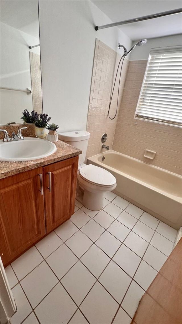 809 Twin Lakes Dr , Unit 32-A, Coral Springs, FL 33071 Photo