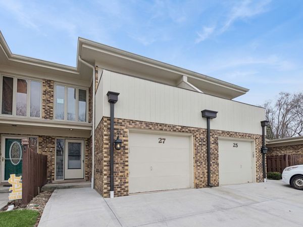 27 Sorrento Drive, Palos Heights, IL 60463
