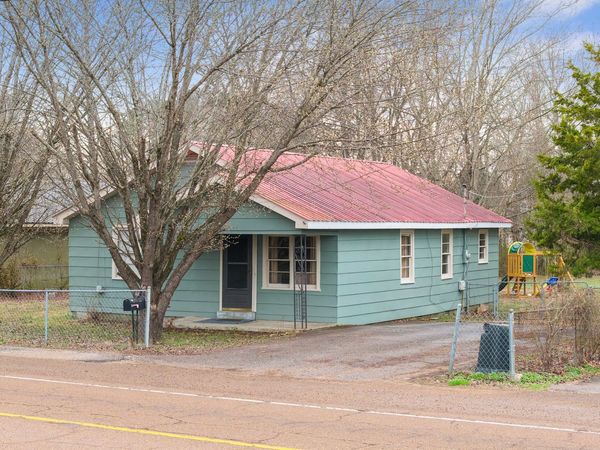 750 Tennessee Ave S, Parsons, TN 38363