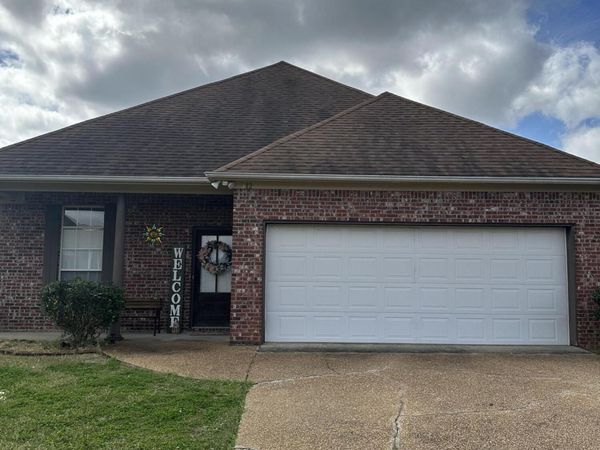 312 E Magnolia Place, Pearl, MS 39208